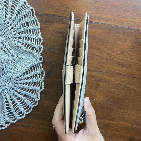 Kate Spade Staci Colorblock Bifold Beige Wallet - Picture 11 of 16